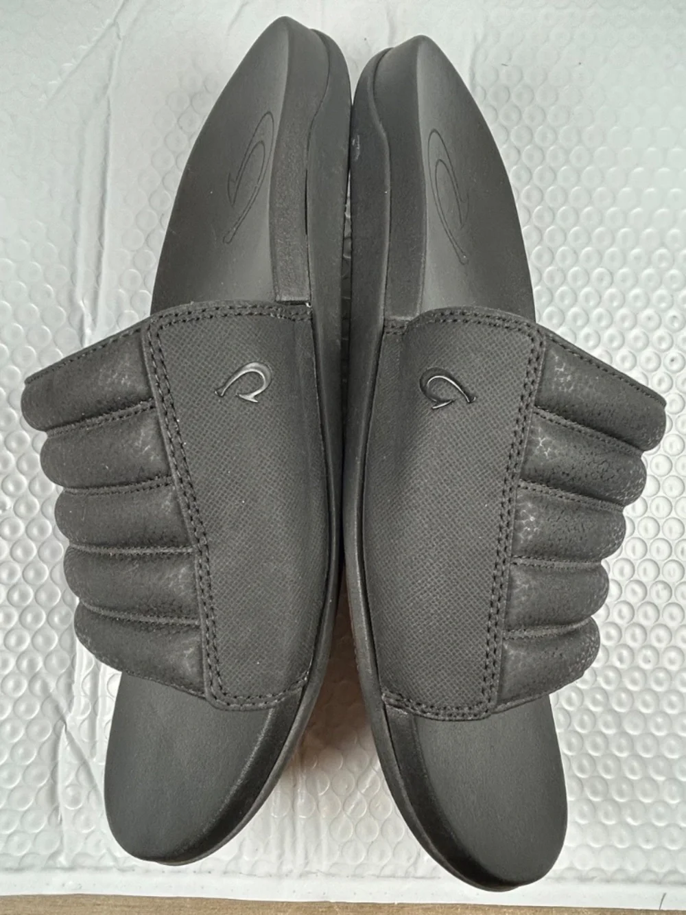 OluKai Maha Olu Men's Slide Sandals Black Quilted Waterproof Slides Size 9